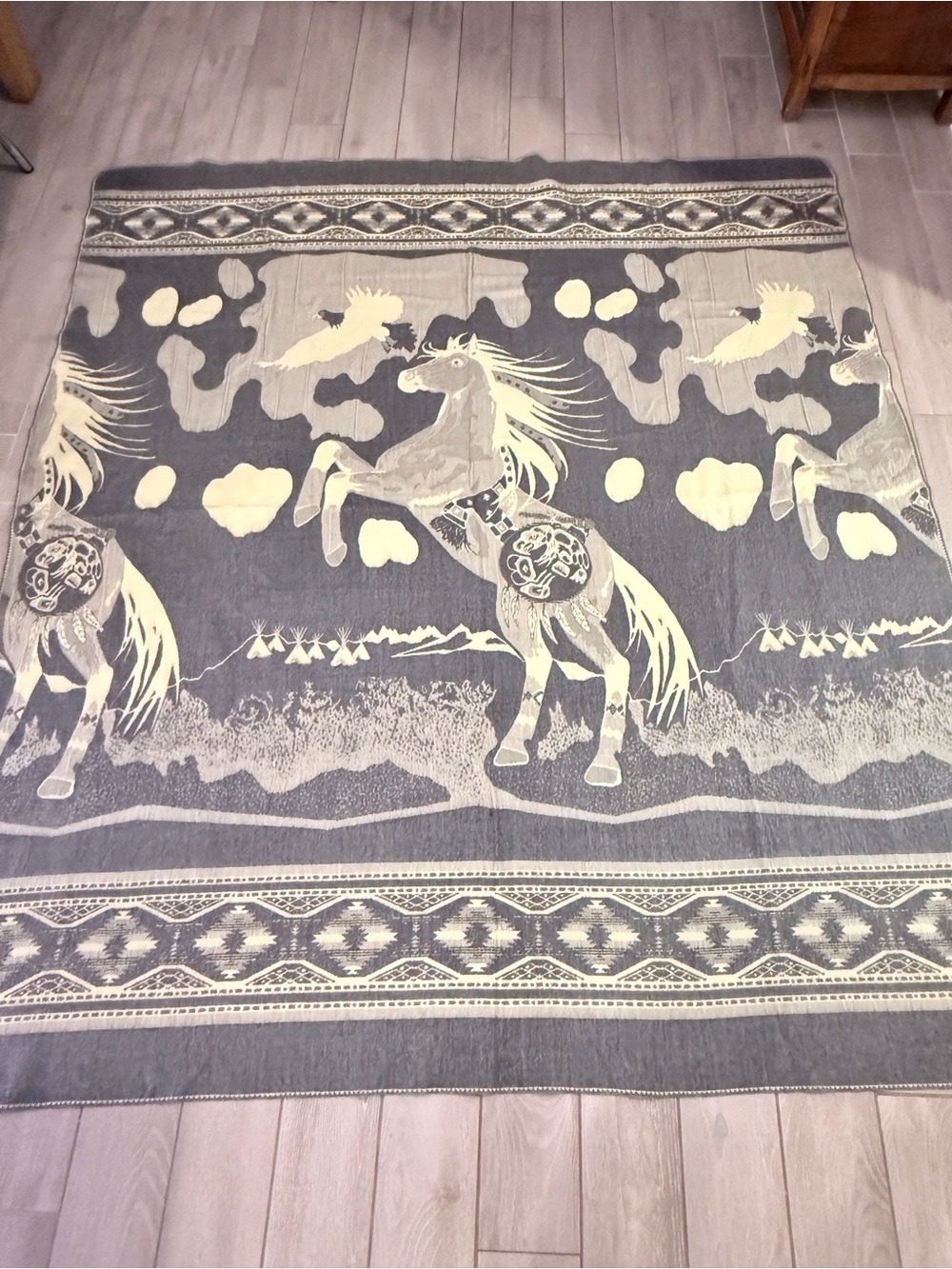 Vintage Gray & Cream 100% Llama Wool South American Horse Blanket 76x88